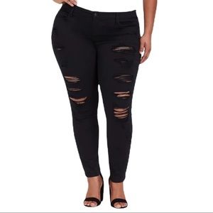 Torrid Distressed Black Classic Skinny Jeans 
Size  22R
Black